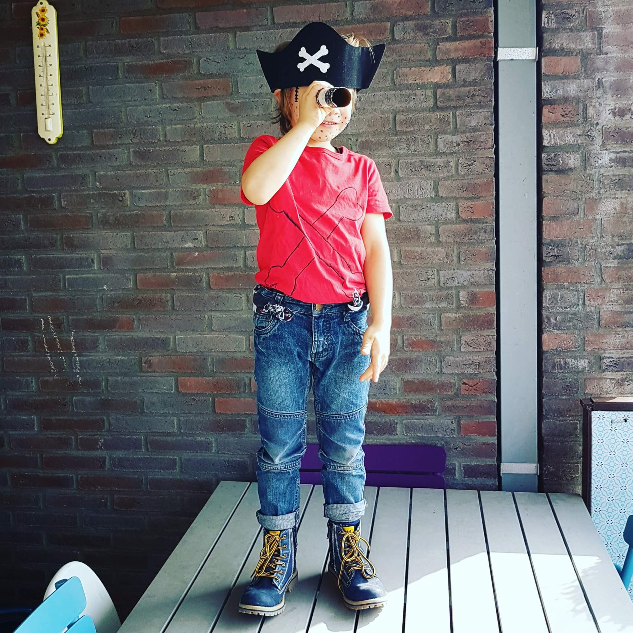 twee Continu Riet DIY: een piratenpak voor de verkleedkist maken - Leuk met kids Leuk met kids