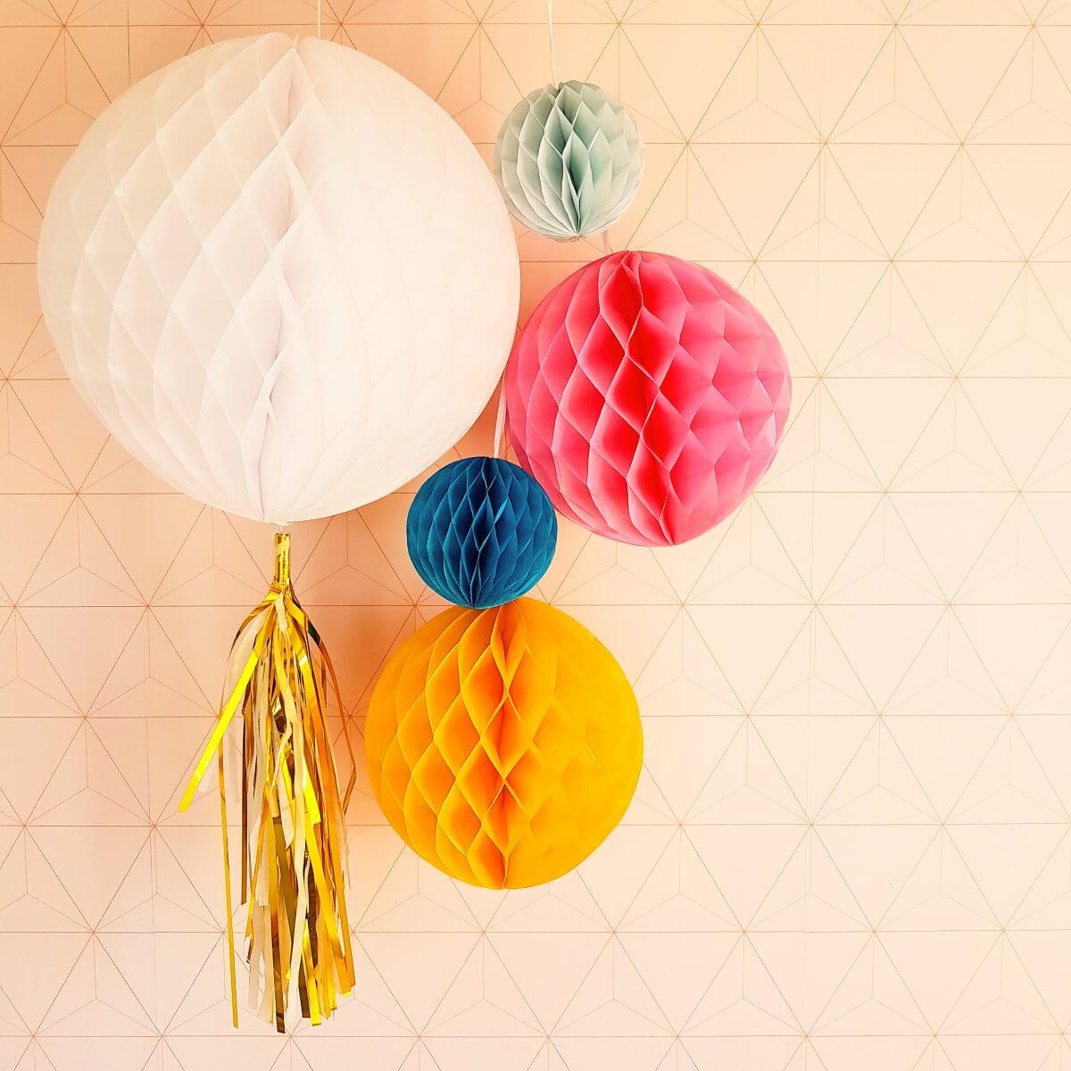 Raap bladeren op Versnel Ooit Milieuvriendelijk alternatief voor ballonnen: papieren honeycomb bollen  Leuk met kids