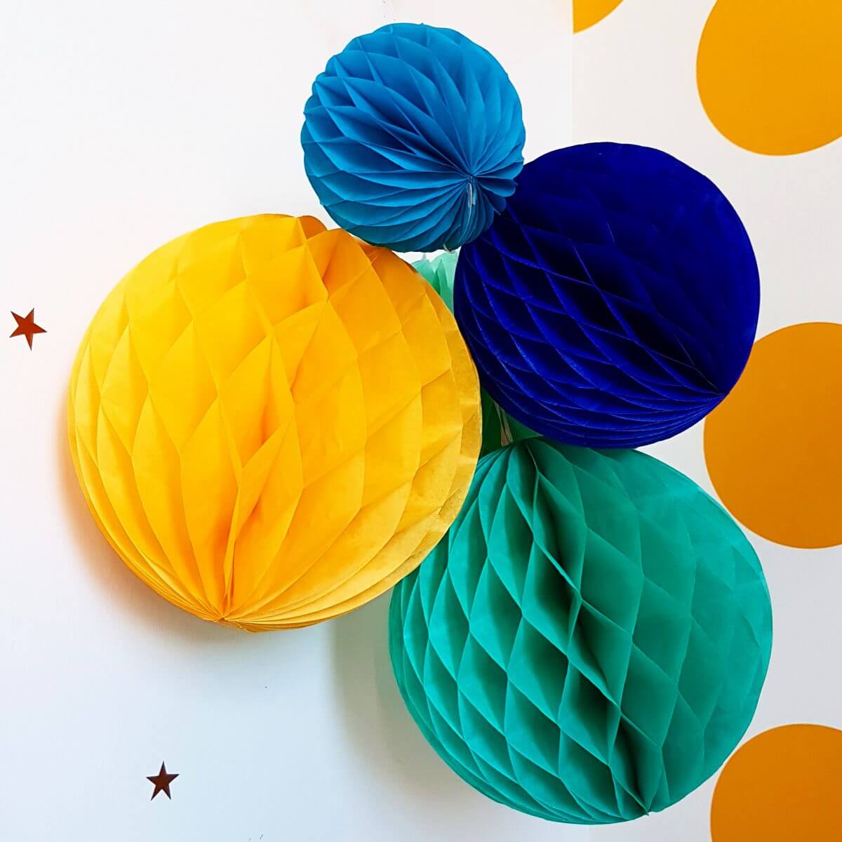 Raap bladeren op Versnel Ooit Milieuvriendelijk alternatief voor ballonnen: papieren honeycomb bollen  Leuk met kids