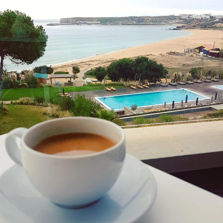 Wil je gegarandeerd warm (zwem)weer, dan moet je behoorlijk ver weg in de voorjaarsvakantie. Toch is het ook in Zuid-Europa vaak al heel lekker. Wij zijn bijvoorbeeld een aantal keer in de winter in de Algarve in Portugal geweest. 