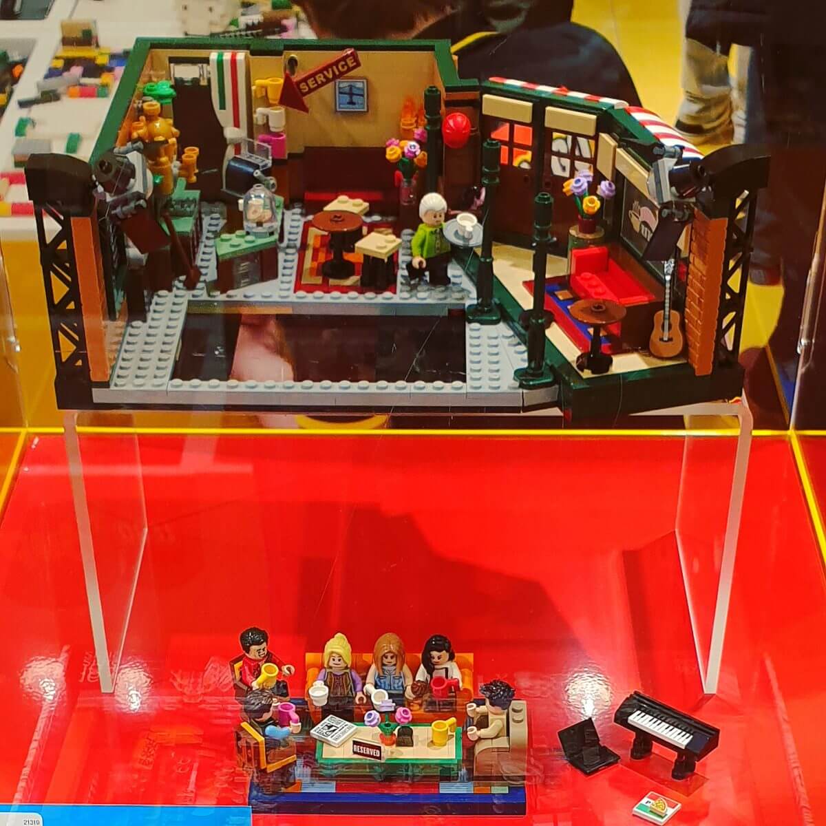 bolvormig Verklaring satelliet LEGO Store Utrecht eerste winkel in Nederland, nu ook Amsterdam &  Leidschendam Leuk met kids