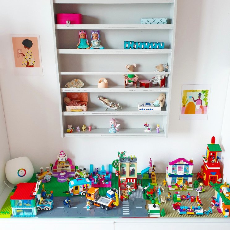 Uitgebreid achterlijk persoon Kort leven DIY: zelfgemaakte LEGO City treintafel bureau - Leuk met kids Leuk met kids