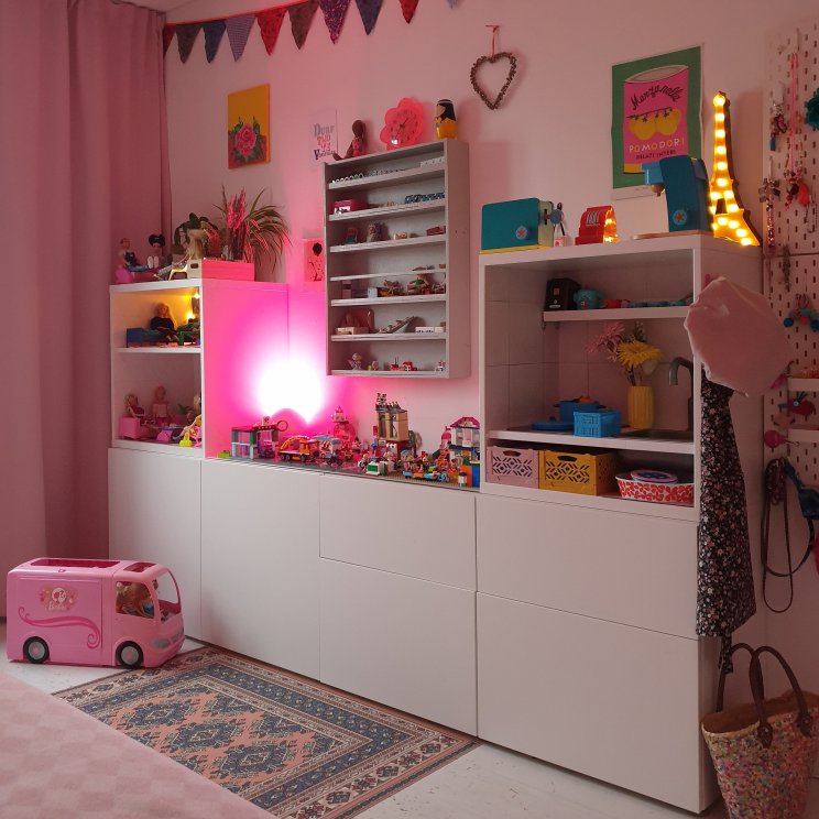 Boer alleen Verzamelen Ikea hack speelgoedkast met LEGO tafel, kinderkeuken en Barbie huis Leuk  met kids