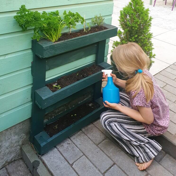 De controle krijgen landbouw van mening zijn Plantenbakken voor bloementuintjes en moestuintjes: leuke ideeën Leuk met  kids