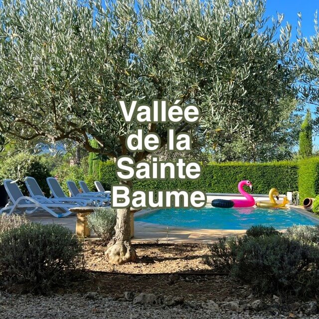 Vallée de la Sainte Baume: review vakantiepark FranceComfort. La Vallée de la Sainte Baume is een kleinschalig vakantiepark van FranceComfort. Een idyllisch resort met zwembad, speeltuintje, tennisbaan, jeu de boules baan, voetbalveld en tafeltennistafel. Waar je kiest tussen een vakantiehuis met of zonder eigen zwembad. Ideaal voor een gezin met kinderen, we laten in deze review zien waarom.