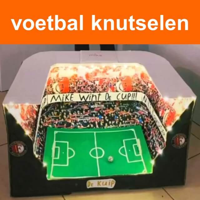 Knutselen voor EK of WK voetbal: leuke ideeën voor oranje. Zoals een voetbalstadion knutselen, in dit geval de Kuip van Feyenoord. 