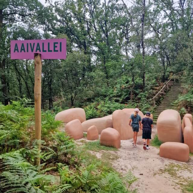 Naast de vaste activiteiten voor kinderen, zijn er bij de tijdelijke tentoonstellingen ook vaak leuke activiteiten. Zo had de tentoonstelling Door de bomen het bos een eigen doe & ontdekkaart.