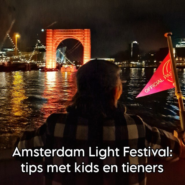 Amsterdam Light Festival: leuke en handige tips met kinderen en tieners, versie 2024-2025. Ieder jaar gaan we naar het Amsterdam Light Festival met de kinderen. Het is inmiddels echt een jaarlijkse traditie. Je kunt een boottocht doen, maar ook de wandeling lopen. In dit artikel delen we handige en leuke tips voor dit familie uitje.