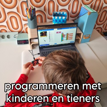 Programmeren met kinderen en tieners: apps en programma's. Onze kinderen programmeren graag. Ik krijg vaak de vraag welke apps, websites en programma's er zijn voor programmeren met kinderen. Daarom deel ik hier onze favorieten.